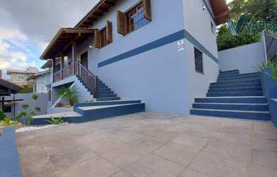 Imagem: A casa possui 3 Dormitórios, 4 Banheiros, 4 Vagas na garagem