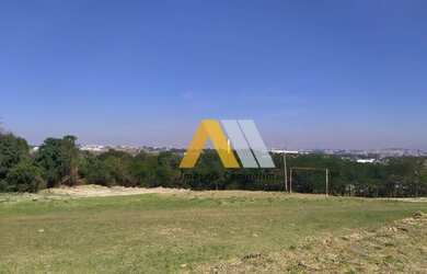 Imagem: O terreno possui 98.000m² de Área e está localizado em Zona