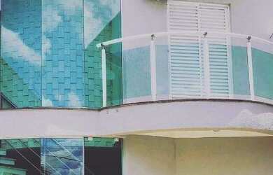 Imagem: A casa possui 3 Dormitórios, 3 Banheiros, 3 Vagas na garagem