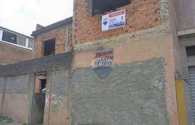 Imagem: A casa possui 5 Dormitórios, 4 Banheiros, 2 Vagas na garagem