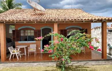 Imagem: A casa possui 2 Dormitórios, 2 Vagas na garagem e está localizado