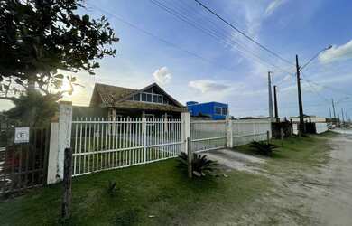 Imagem: A casa possui 2 Dormitórios, 2 Banheiros, 165m² de Área e