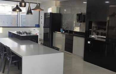 Imagem: A casa em condomínio possui 4 Dormitórios, 2 Banheiros e 720m²