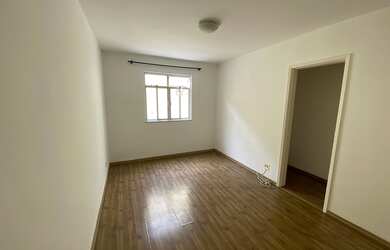 Imagem: O apartamento possui 1 Dormitório, 1 Banheiro, 1 Vaga na garagem