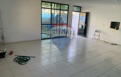 Imagem 1: Casa com 10 salas, 300m² - Venda por R$ 2.350.000 ou Aluguel por R$ 7.600/mês...