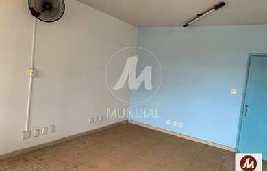 Imagem: O depósito possui 1 Vaga na garagem, 44m² de Área e está