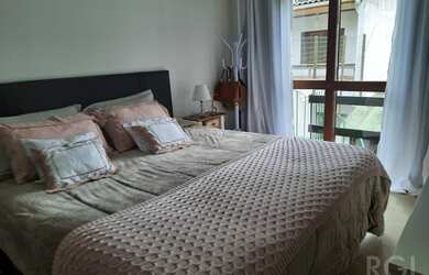 Imagem: A casa possui 5 Dormitórios, 3 Banheiros, 1 Vaga na garagem