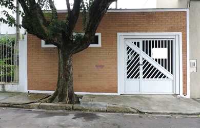 Imagem: A casa possui 3 Dormitórios, 2 Banheiros, 1 Vaga na garagem