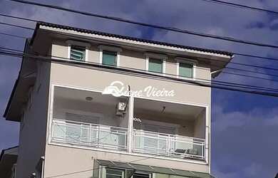 Imagem: A casa possui 3 Dormitórios, 3 Banheiros, 5 Vagas na garagem