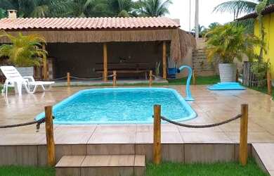 Imagem: A casa possui 3 Dormitórios, 4 Banheiros, 5 Vagas na garagem