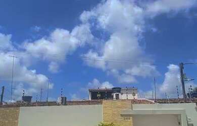 Imagem: A casa possui 5 Dormitórios, 3 Banheiros, 3 Vagas na garagem