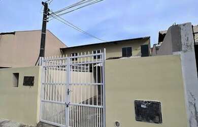 Imagem: A casa possui 2 Dormitórios, 1 Banheiro, 1 Vaga na garagem