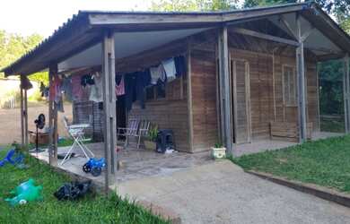 Imagem: A casa em condomínio possui 2 Dormitórios, 1 Banheiro, 2 Vagas