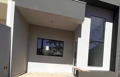 Imagem: A casa possui 3 Dormitórios, 2 Banheiros, 2 Vagas na garagem