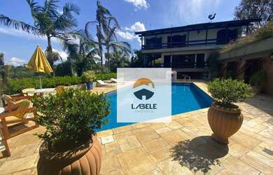 Imagem: A casa em condomínio possui 4 Dormitórios, 5 Banheiros, 5