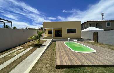 Imagem: A casa em condomínio possui 4 Dormitórios, 1 Banheiro, 3 Vagas