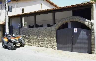 Imagem: A casa possui 3 Dormitórios, 2 Vagas na garagem e está localizado