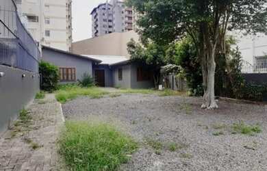 Imagem: A casa possui 2 Banheiros, 5 Vagas na garagem e 90m² de Área