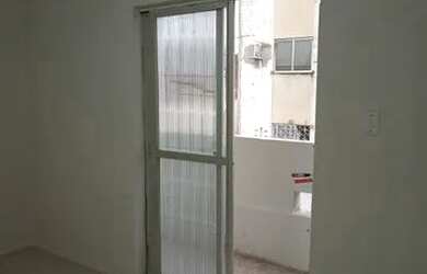 Imagem: O apartamento possui 2 Dormitórios, 1 Banheiro, 5 Vagas na