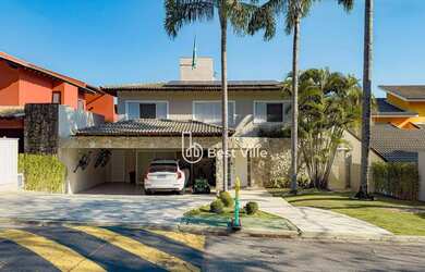 Imagem: A casa em condomínio possui 5 Dormitórios, 5 Banheiros, 4