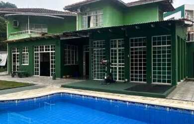 Imagem: A casa possui 5 Dormitórios, 5 Banheiros, 5 Vagas na garagem