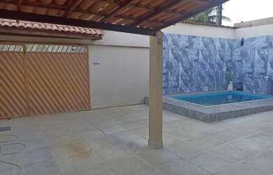 Imagem: A casa possui 3 Dormitórios, 1 Banheiro e 1 Vaga na garagem