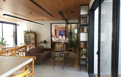 Imagem 5: Casa no condomínio JARDIM VERSAILLES disponível para venda em Uberlândia-MG