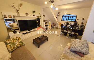 Imagem: A casa possui 3 Dormitórios, 4 Banheiros, 2 Vagas na garagem