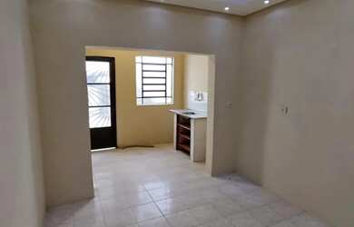 Imagem: A casa possui 2 Dormitórios, 1 Banheiro e está localizado