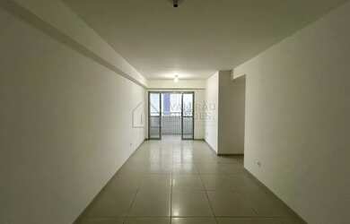 Imagem: O apartamento possui 3 Dormitórios, 1 Banheiro, 1 Vaga na garagem