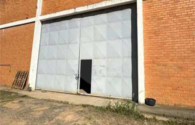 Imagem: O depósito possui 5 Vagas na garagem e 1551m² de Área e está