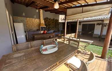 Imagem: A casa em condomínio possui 3 Dormitórios, 5 Banheiros, 3