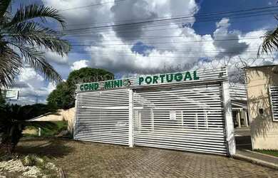 Imagem: A casa possui 3 Dormitórios, 2 Banheiros, 2 Vagas na garagem