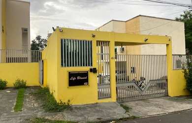 Imagem: A casa em condomínio possui 3 Dormitórios, 3 Banheiros e 2