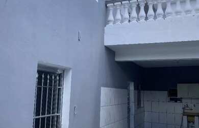 Imagem: A casa possui 2 Dormitórios, 2 Banheiros e está localizado