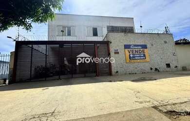 Imagem: A casa possui 5 Dormitórios, 4 Banheiros, 4 Vagas na garagem