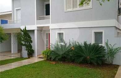 Imagem: A casa possui 4 Dormitórios, 5 Banheiros, 5 Vagas na garagem