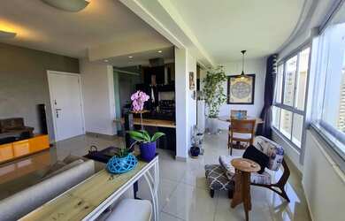 Imagem: O apartamento possui 1 Dormitório, 1 Banheiro, 2 Vagas na garagem