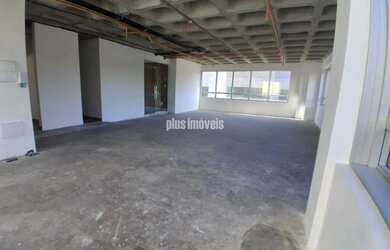 Imagem: O depósito possui 3 Vagas na garagem e 116m² de Área e está