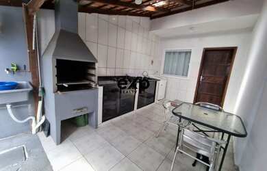 Imagem: A casa possui 2 Dormitórios, 1 Banheiro, 1 Vaga na garagem