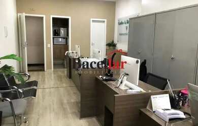 Imagem: O depósito possui 1 Vaga na garagem, 45m² de Área e está