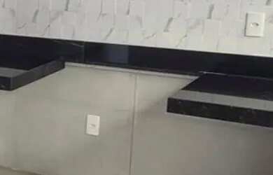 Imagem: A casa possui 3 Dormitórios, 3 Banheiros, 3 Vagas na garagem