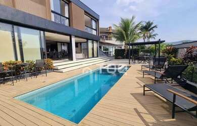 Imagem: A casa em condomínio possui 4 Dormitórios, 5 Banheiros, 5