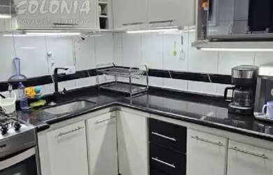 Imagem: O apartamento possui 3 Dormitórios, 1 Banheiro, 1 Vaga na garagem