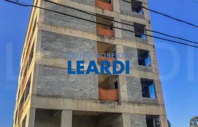 Imagem: O depósito possui 5 Vagas na garagem, 1.320m² de Área e