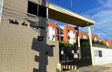 Imagem: O apartamento possui 3 Dormitórios, 1 Banheiro, 1 Vaga na garagem