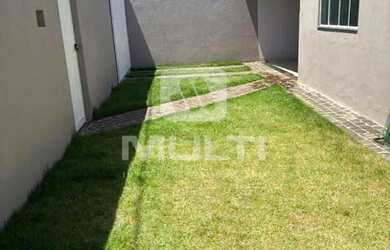 Imagem: A casa possui 3 Dormitórios, 2 Banheiros, 5 Vagas na garagem