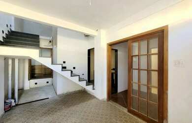 Imagem: A casa possui 3 Dormitórios, 2 Banheiros, 140m² de Área e