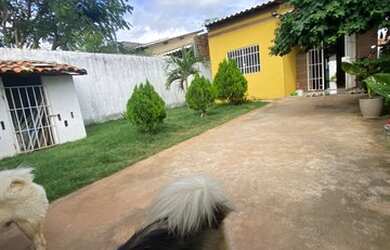 Imagem: A casa possui 3 Dormitórios, 2 Banheiros, 3 Vagas na garagem