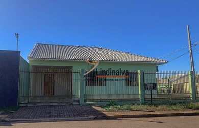 Imagem: A casa possui 3 Dormitórios, 1 Banheiro, 1 Vaga na garagem